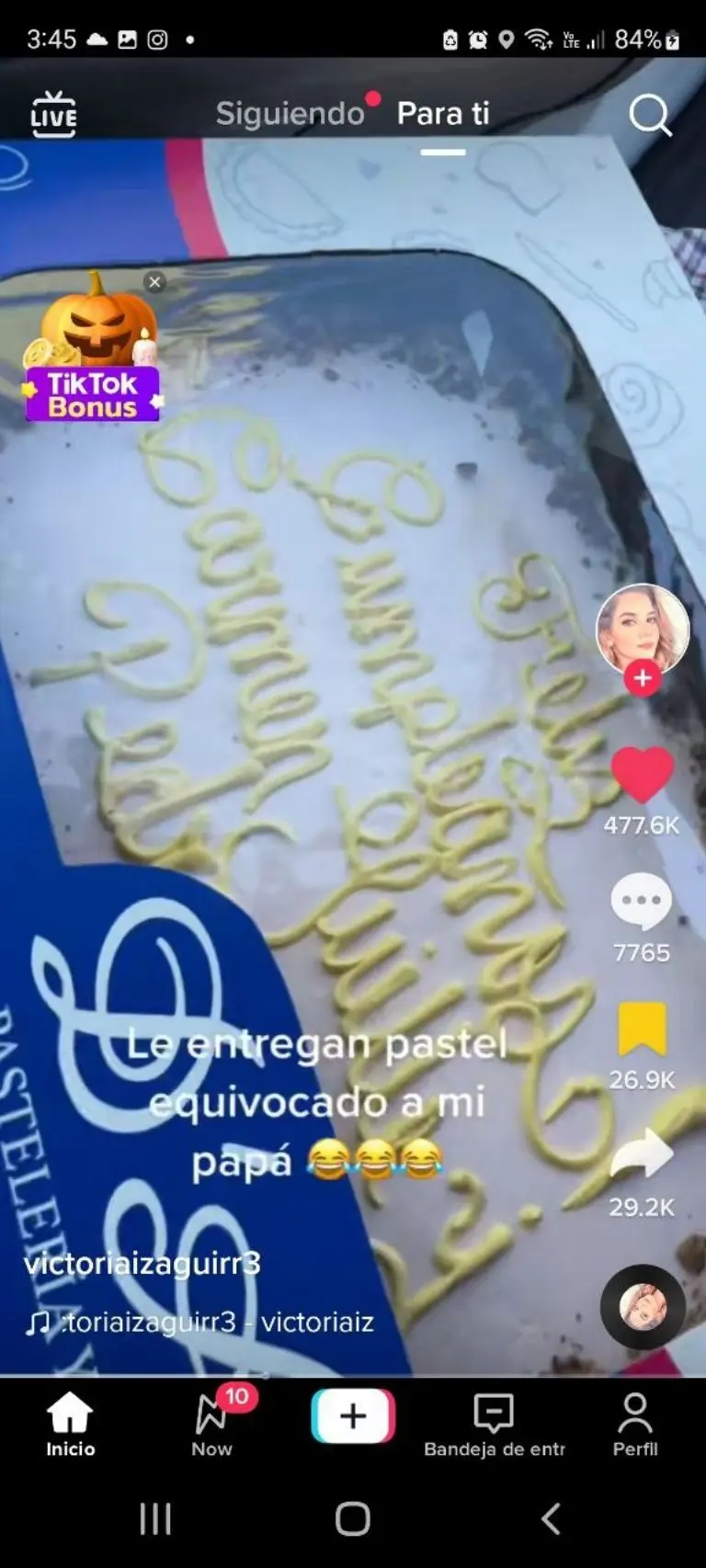Luego de reclamar, consiguió su pastel - Tomada de video