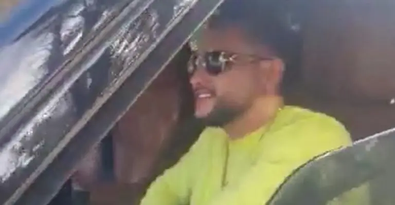 El conductor huyó del sitio sin importarle poner en riesgo la vida de la mujer Créditos: Captura de pantalla