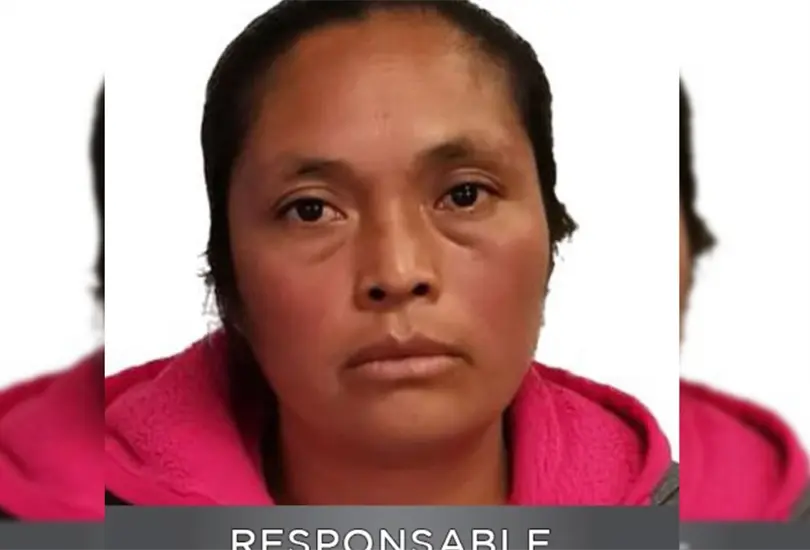 La ahora sentenciada obligaba a sus dos hijas menores de edad a vender diversas verduras y condimentos, en un tianguis en un horario de 6:00 a 20:00 horas, adem&aacute;s de que tambi&eacute;n las golpeaba.