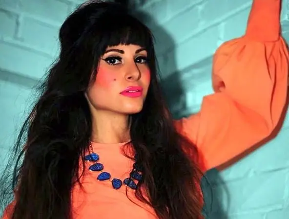 Era Lucy Henderson, la ni&ntilde;a que invita a Junior a su fiesta de cumplea&ntilde;os.