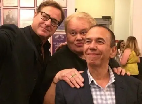 Era Igor Peabody, el agente de adopci&oacute;n de Junior.