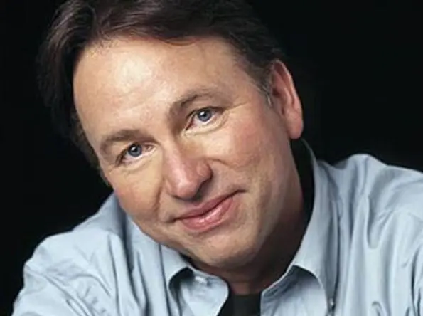  Era Benjamin 'Ben' Healy Jr., el padre adoptivo de Junior, un hombre amable y generoso. El actor falleci&oacute; en 2003.