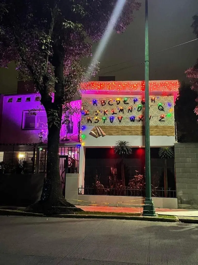 Decoración de Halloween inspirada en Stranger Things (Facebook)
