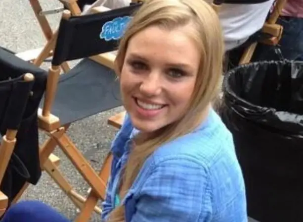 Emily Peachey | M&oacute;nica