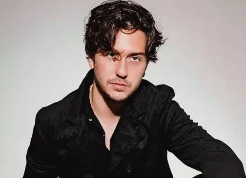 Era el mejor amigo de Augustus, quien tuvo c&aacute;ncer de ojo.