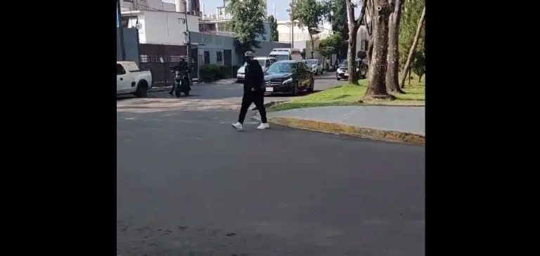 Uno de los presuntos asaltantes. Foto: captura de pantalla.