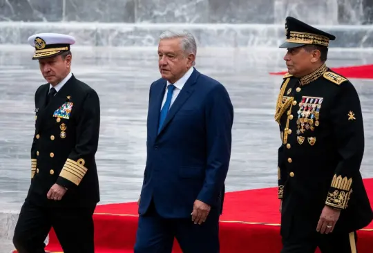 AMLO junto a Rafael Ojeda, secretario de Marina, y Luis Cresencio Sandoval, titular de la Sedena.