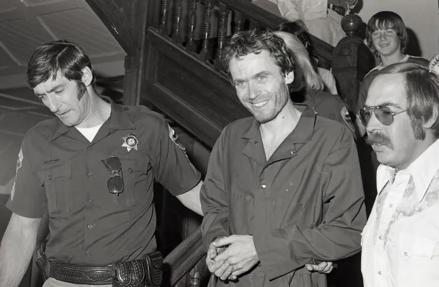 Narra los crímenes cometidos por el asesino en serie de mujeres. Las conversaciones fueron grabadas en el corredor de la muerte en las que el propio criminal hablaba de sus víctimas.