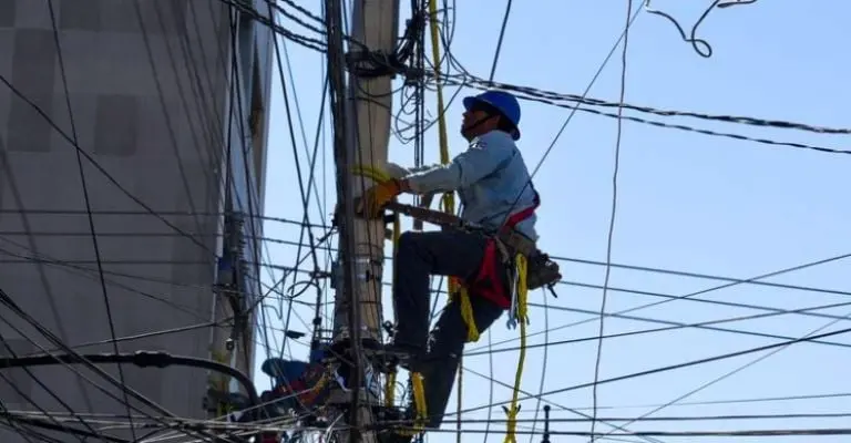 Personal de CFE Créditos: Cuartoscuro