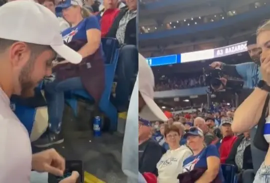 La mujer le aventó un vaso con refresco. 