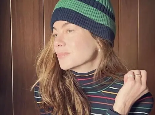 Era una especialista de arte que viaja a Escocia por trabajo y se enamora de un escocés; sin embargo, siempre se ha sentido atraída por su mejor amigo, Tom.