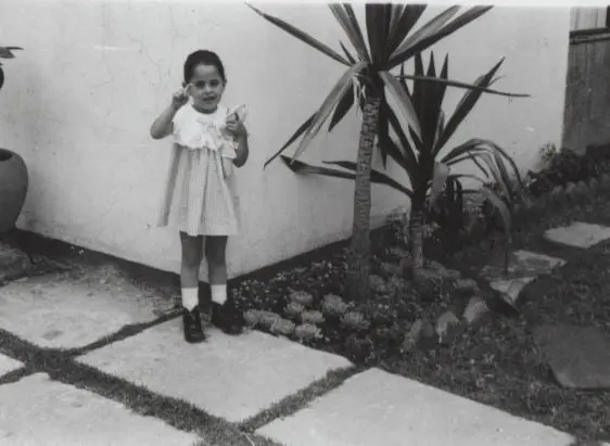 Proviene de una familia judía,  sus padres nacieron en México y estuvieron en el movimiento estudiantil de 1968.