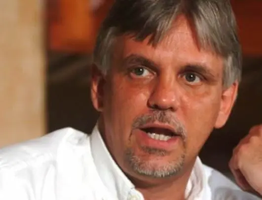 Estuvo casada con el exjefe delegacional de Tlalpan, Carlos Imaz, quien estuvo involucrado en videoescándalos por presuntamente haber recibido dinero del empresario argentino Carlos Ahumada en 2004.