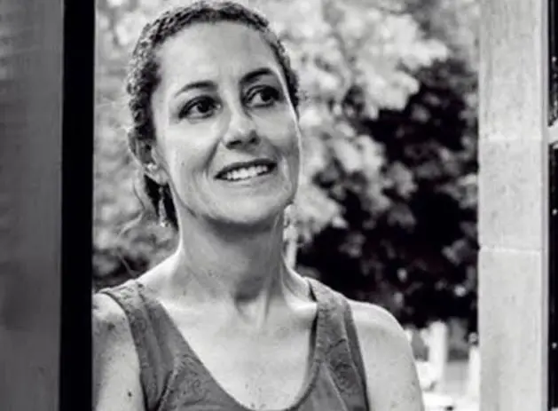 Nació el nació el 24 de junio de 1962, por lo que es Cáncer.