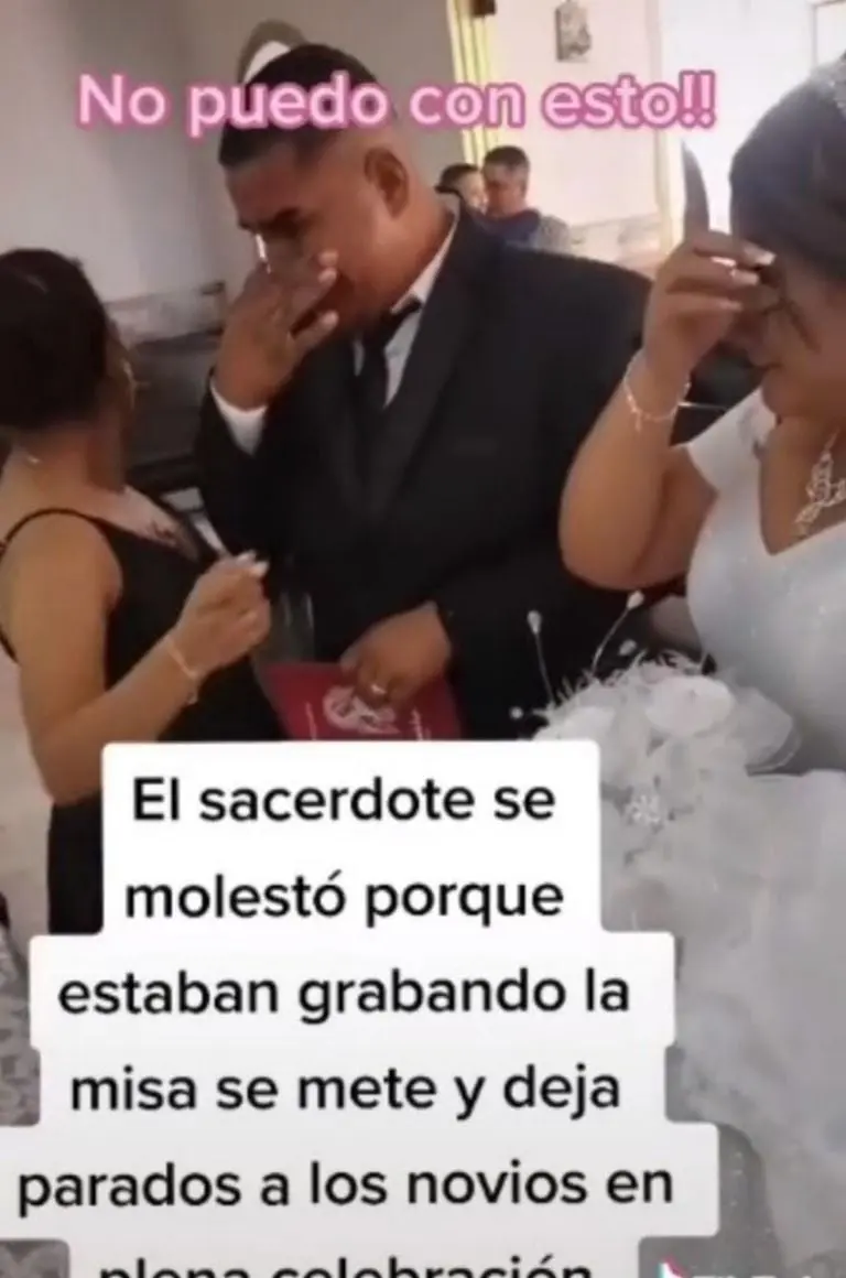 Los novios estaban visiblemente consternados ante la actitud del padre Créditos: TikTok