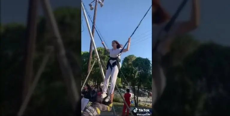 La joven subió al trampolín para divertirse. Foto: captura de pantalla.