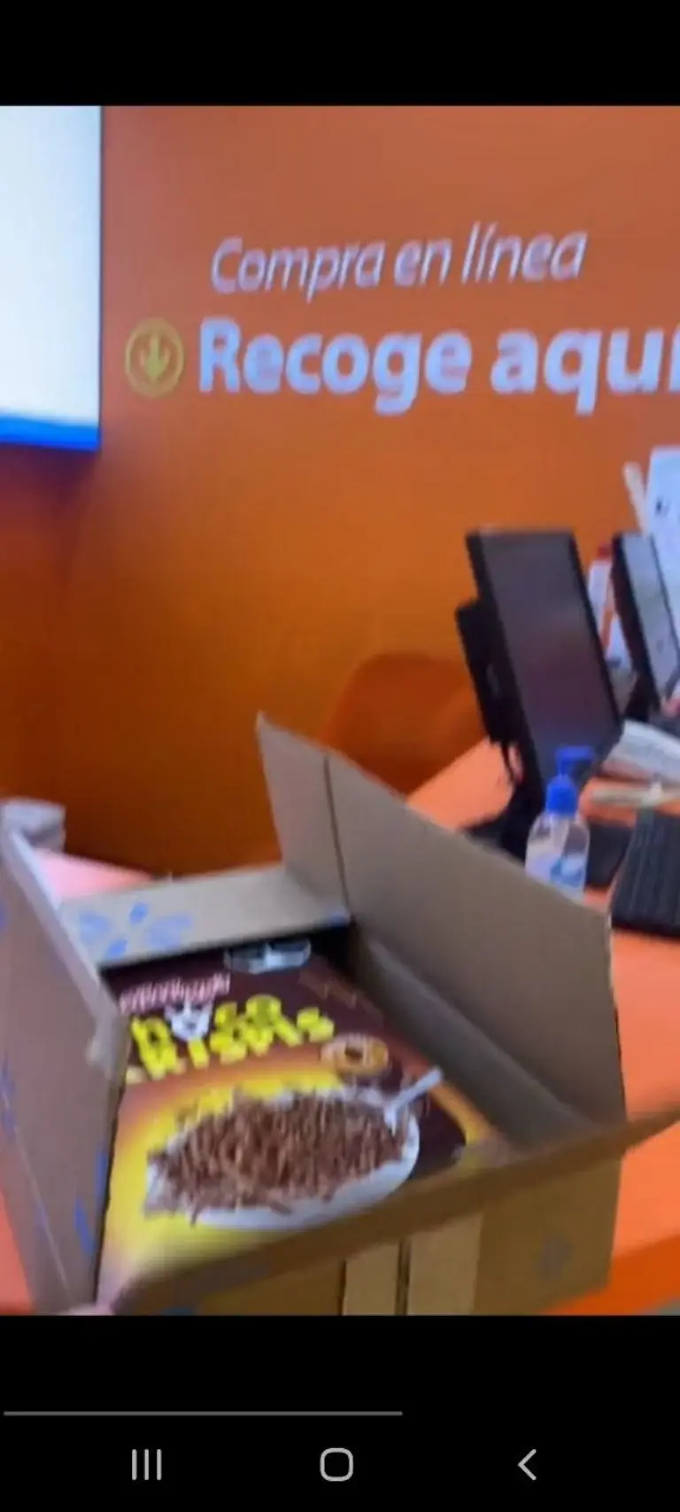 Compra laptop y le llega ceral - Tomada de video