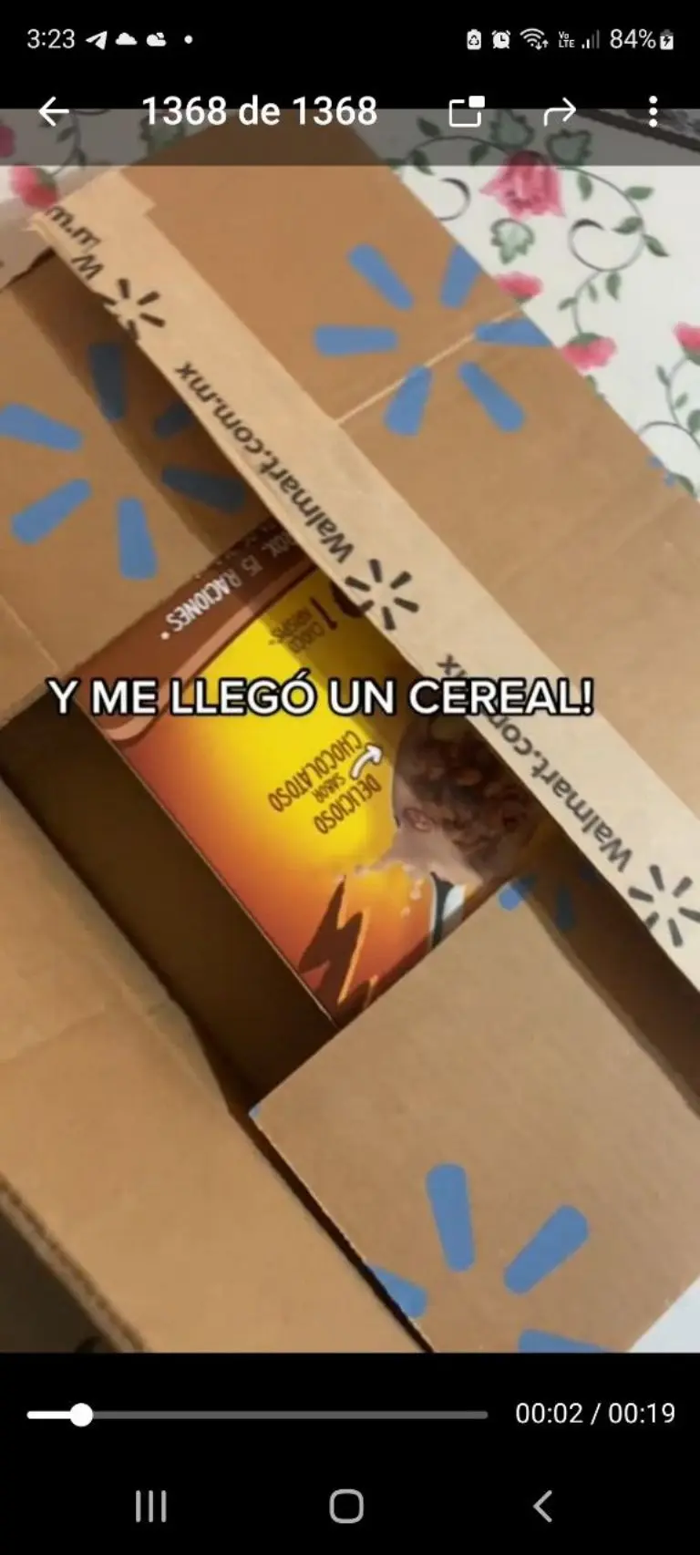 Compra laptop y le llega cereal - Tomada de video