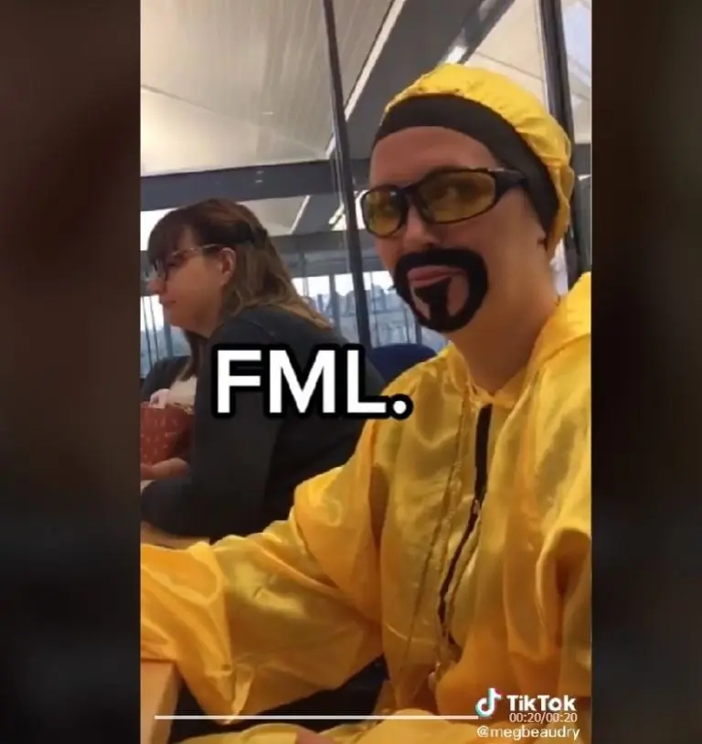 Joven fue la única que se disfrazó en su trabajo (TikTok)