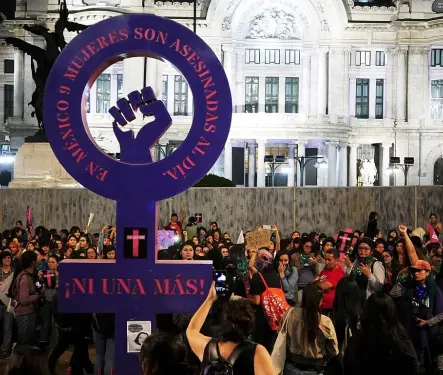 Las violencias conectadas que afectan a adolescentes y mujeres jóvenes