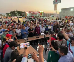 Liberan el Doble Paso a Desnivel en inédito acuerdo entre Gobierno, normalistas y habitantes de Plan de Ayala