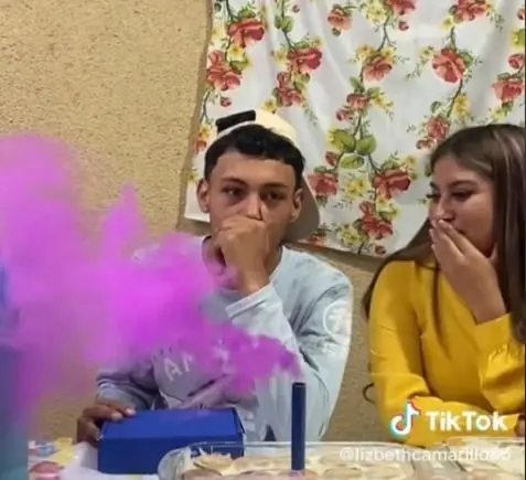 VIDEO Le dicen que ser&aacute; pap&aacute; con pastel de cumplea&ntilde;os, reacci&oacute;n se hace viral
