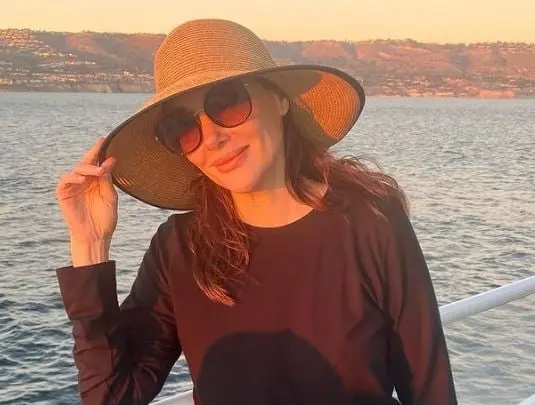 Su nombre completo es María Lilly del Carmen Téllez García.