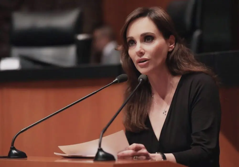 Es una de las senadoras con más faltas. En lo que va de la legislatura, la Téllez ha registrado 26 faltas, y 64 presuntas asistencias que quedaron registradas, en las cuales no se registró ningún voto suyo, lo que indica que “pasó lista” y después se retiró.