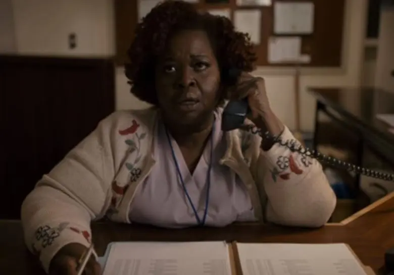 Era una conductora de autobús en Nueva York que se enfurece cuando su camión es apuñalado por Edward.