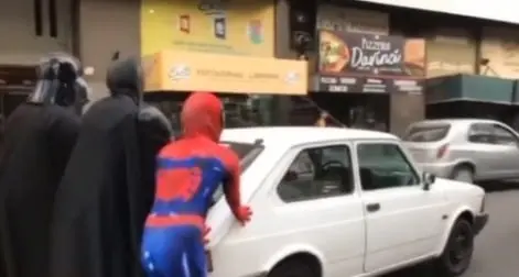 ¡Un placer ayudar siempre! ¡Su buen vecino spiderman! @elshowdespiderman ¡Un placer ayudar siempre! ¡Su buen vecino spiderman! @elshowdespiderman