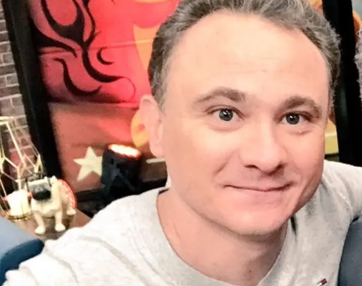 Era el hijo menor de C&eacute;sar, un ni&ntilde;o de 10 a&ntilde;os que ama los videojuegos, las luchas y a su rat&oacute;n, S&oacute;crates.