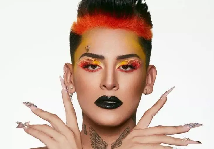 En 2021 lanzó su primer sencillo, 'Tal vez no'; también apareció en el video de Ricky Martin y Carlos Vives: 'Canción bonita'. 