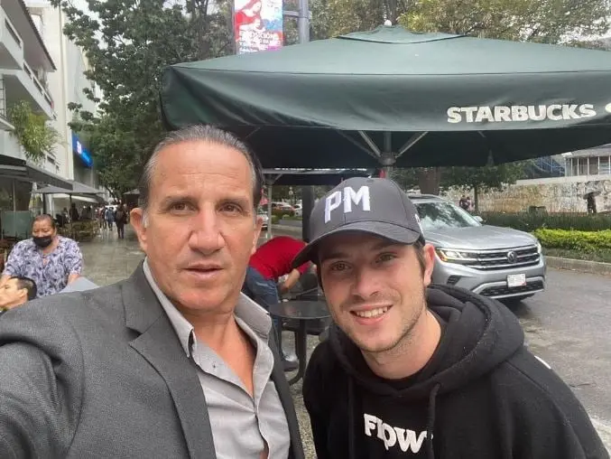 Era el hijo de Mar&iacute;a In&eacute;s, quien siempre la apoy&oacute; cuando su padre los abandon&oacute; por otra mujer.