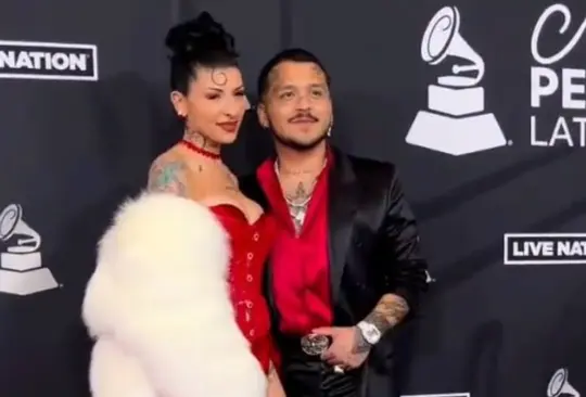 Nodal le dedica su Grammy a Cazzu Nodal le dedica su Grammy a Cazzu