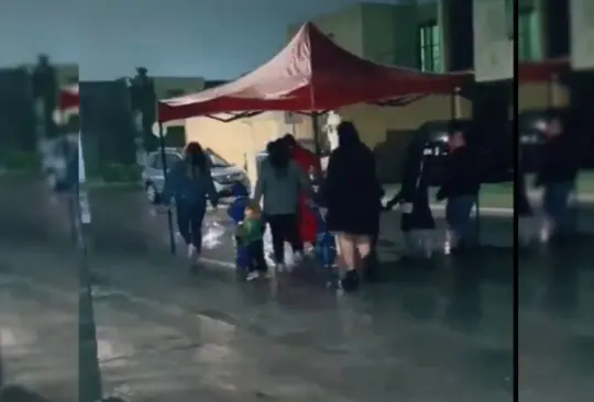 Las mamás demostraron que el clima no les iba a arruinar un día tan especial a sus hijos