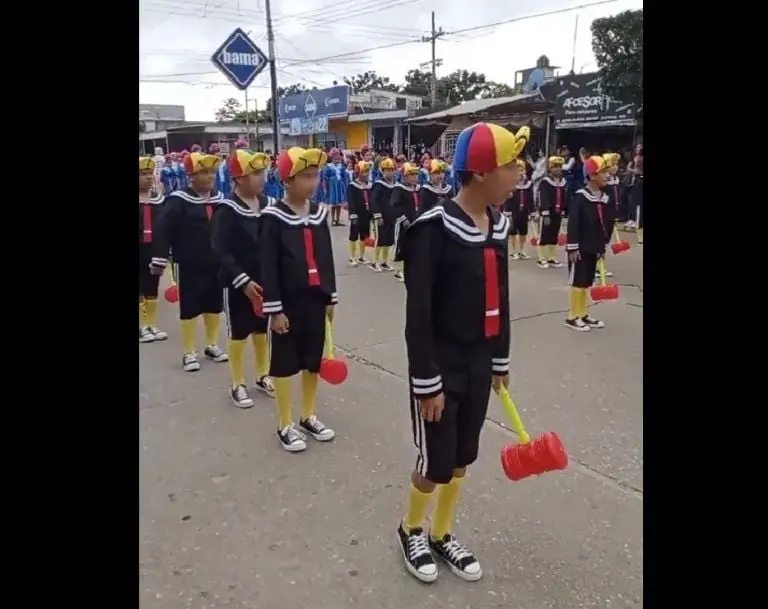 Escuela primaria organiza desfile de El Chavo del 8 (Redes sociales)