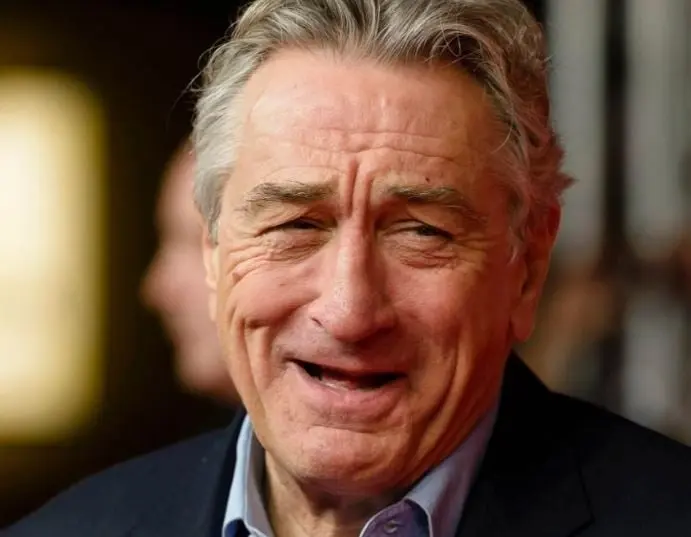 Era el padre de Pam, un exagente de la CIA que es muy estricto con su familia.