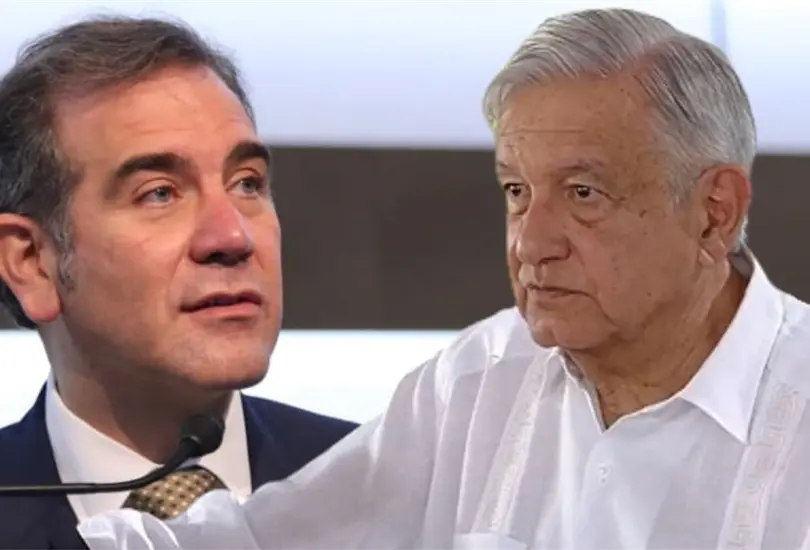 AMLO asegur&oacute; que reducir&aacute;n sueldos en reforma a ley electoral. 