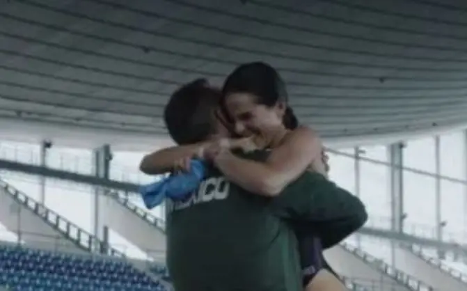 En una parte de la película ‘La Caída’, Mariel le dice a su entrenador que es el mejor hombre que ha conocido, de ahí que la clavadista mexicana sería una en las que esta historia está inspirada. 