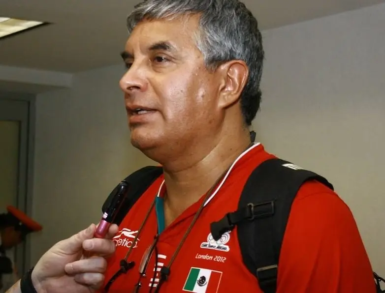 En la vida real, Francisco Rueda fue suspendido de por vida acusado de abuso. 