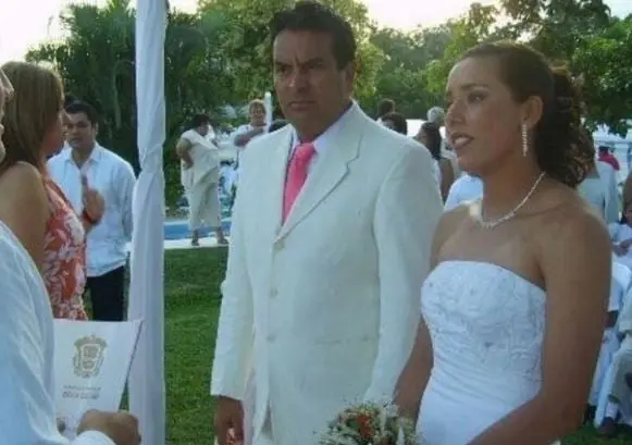 Laura Sánchez, quien compitió por México en los Juegos Olímpicos de Atenas 2004 y cuyos padres descubrieron su diario, al final se terminó casando con su entrenador, quien se divorció de su esposa para casarse con ella, en la actualidad, todavía están juntos.