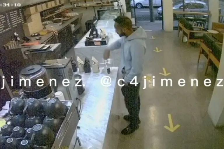 Ladrón roba billete falso - Tomada de video