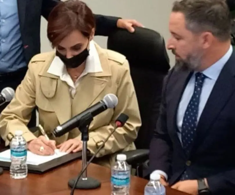 En 2021 firmó en México la Carta de Madrid, durante una reunión con el presidente del partido español Vox, Santiago Abascal. Fue criticada por el presidente de Morena, Mario Delgado, la jefa de Gobierno de la Ciudad de México, Claudia Sheinbaum, e incluso por el expresidente panista Felipe Calderón por su alianza formal con la ultraderecha española. Téllez después se dijo arrepentida.