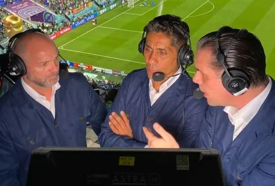 Actor de Televisa presume que ve mundial por TV Azteca. Actor de Televisa presume que ve mundial por TV Azteca.