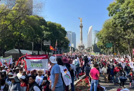 Simpatizantes de todo el país llenan de fiesta Paseo de la Reforma