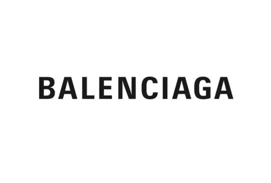 La empresa dirigida por Damna Gvasalia fue duramente criticada luego de presentar una campaña en la que utilizó osos de peluche con objetos BDSM