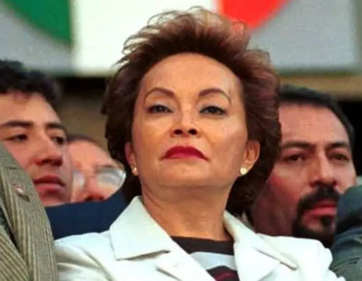Durante este período, ocupó también el puesto de secretaria general de la Confederación Nacional de Organizaciones Populares (1996-2002).