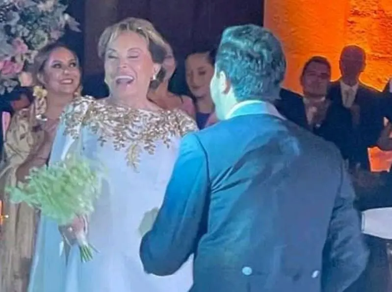 En febrero de 2022, la exlidersa se casó en el Jardín Etnobotánico de Oaxaca con el abogado Luis Antonio Lagunas, a pesar de que horas antes profesores de la coordinadora protestaron e hicieron destrozos en el lugar de la ceremonia.