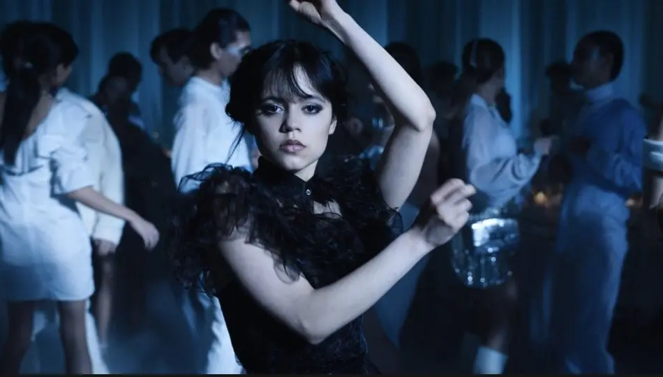 Jenna Ortega revel&oacute; que durante la grabaci&oacute;n de la famosa escena, estaba enferma de COVID-19, sin embargo, no fue sino hasta que terminaron de grabar cuando dio positivo a la prueba.