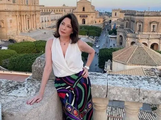 Era la esposa de Gerardo y mejor amiga de Victoria, una mujer que busca siempre la felicidad en su matrimonio.